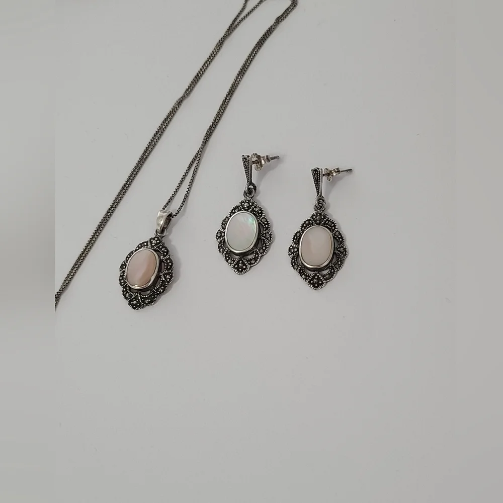 Vintage Grey Marcasite Crystal Shell Pearl Centre Pendant Necklace - Picture 12 of 12